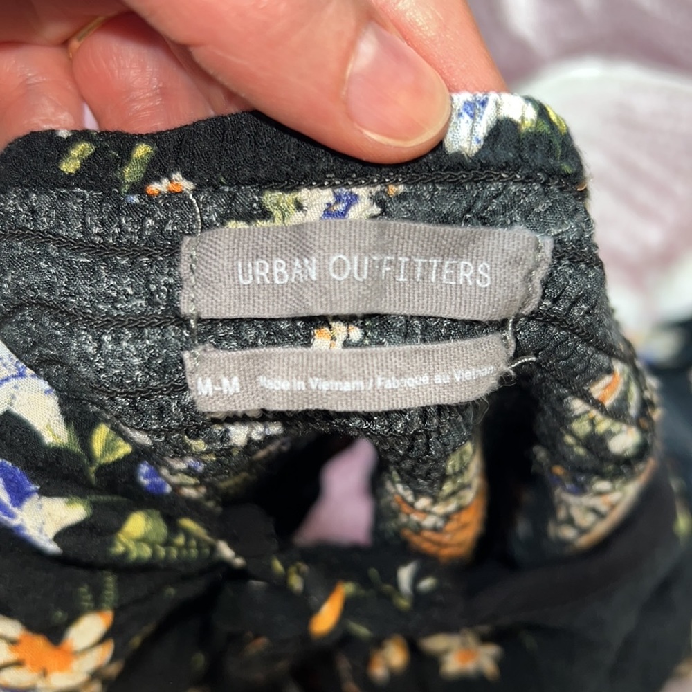 Urban Outfitters Black Floral Rosalind Puff Sleeve Crop Top - Picture 12 of 14